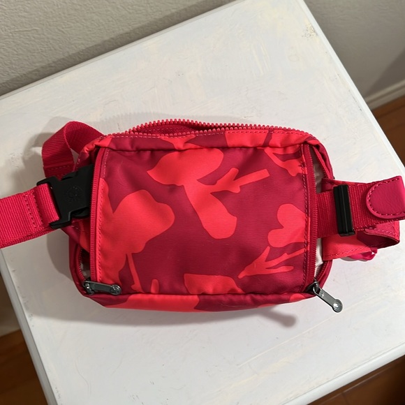 Cute Tropical Crossbody / Waist Bag. NWOT - Picture 3 of 8